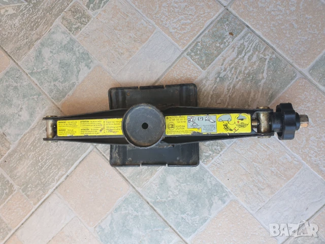 Крик за мерцедес Б класа 