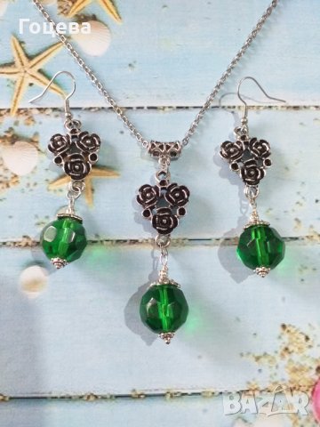  Разкошен комплект бижута във Викториански стил със зелени кристали и основа с рози в цвят сребро , снимка 3 - Бижутерийни комплекти - 33854593