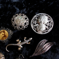 Стари брошки позлатени и посребрени, снимка 3 - Антикварни и старинни предмети - 44688532
