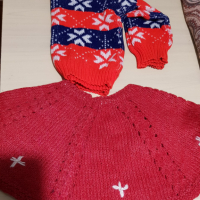 Детски комплект червен за момиче пуловер и пола 3-4 год, снимка 1 - Детски комплекти - 36496927