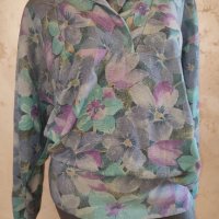 Блуза в на цветя!, снимка 1 - Блузи с дълъг ръкав и пуловери - 39724755