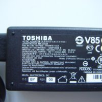 Зарядно за лаптоп Toshiba, снимка 3 - Захранвания и кутии - 34789359