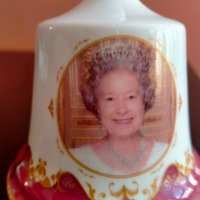 Звънец Queen Elizabeth II Memorial Diamond Jubilee 2012, снимка 13 - Колекции - 38252238
