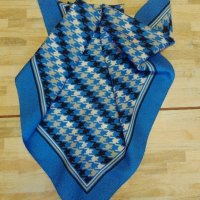 Български дамски ретро шал в синьо, снимка 1 - Шалове - 29986600