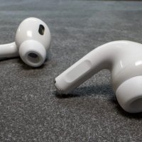 Чисто нови слушалки Apple AirPods Pro 2 (второ поколение) ! ! !, снимка 4 - Безжични слушалки - 42790864
