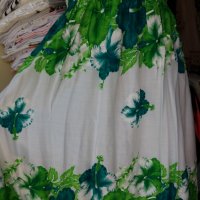 Бяла рокля на зелени цветя с тънки презрамки и ластично бюстие в горната си , снимка 2 - Рокли - 29176355
