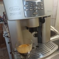 Кафеавтомат Делонги, в много добро състояние, работи отлично и прави хубаво кафе с каймак , снимка 2 - Кафемашини - 42416618