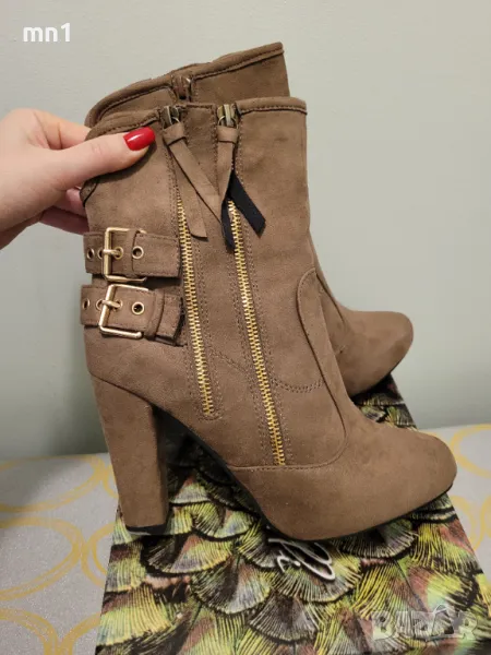 Чисто нова дамски боти на ток, снимка 1