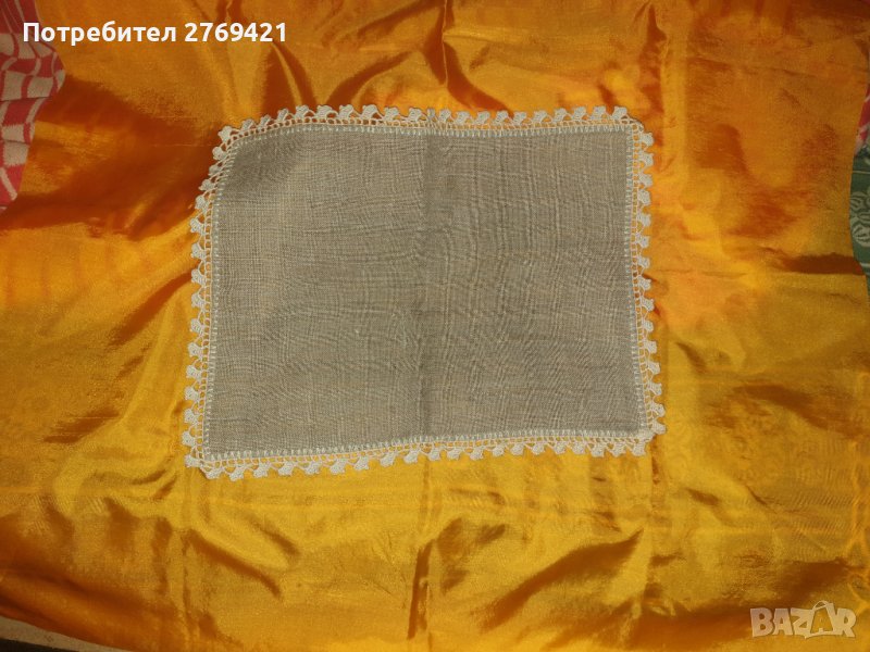 Покривка за маса плетена на една кука с размери 30 на 39 сантиметра , снимка 1