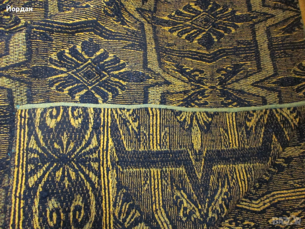 Продавам нов двулицев жакардов килим., снимка 1