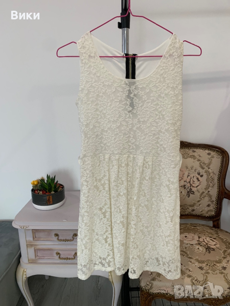Бяла рокля в размер XS, снимка 1