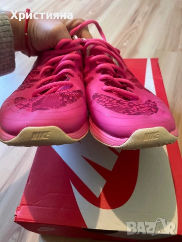 Дамски маратонки Nike, снимка 2 - Маратонки - 53967260