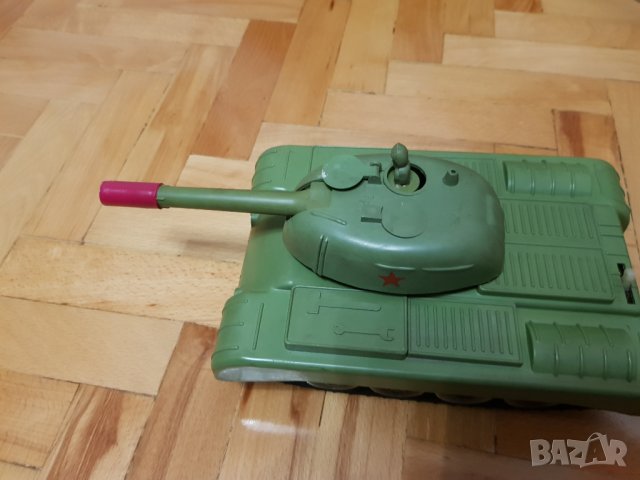 Руска пластмасова играчка танк на батерии