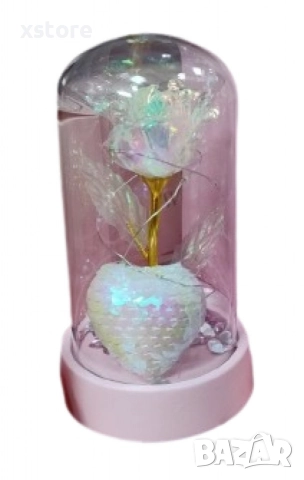 Вълшебна роза под стъклен купол с пайетено сърце и LED светлини, снимка 5 - Подаръци за жени - 52793421