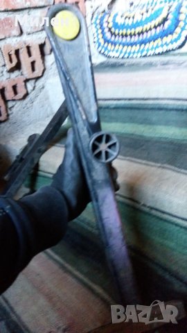 Продавам оригинален крик за Форд Таунус и др. модели