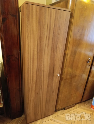 КАТО НОВ! Шкаф за закачване дрехи