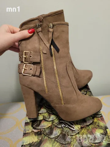 Чисто нова дамски боти на ток