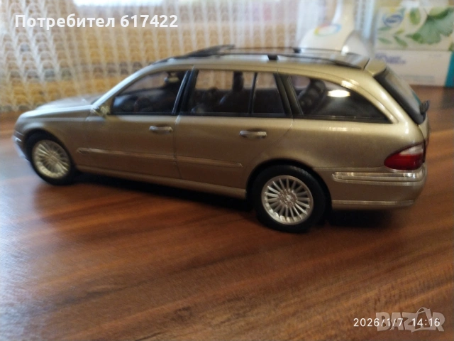 1:18 Метален модел на Mercedes Benz E320 T-Modell S211- Kyosho, снимка 2 - Колекции - 53022079