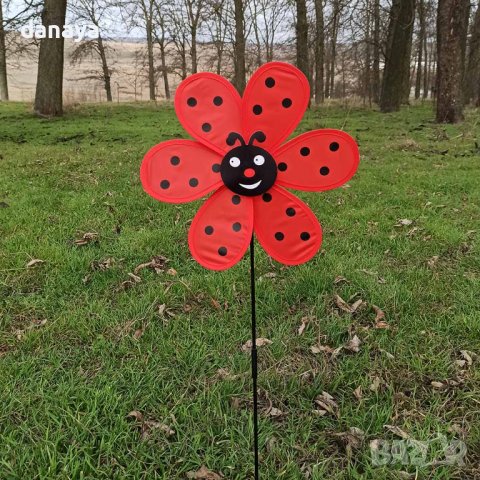 3602 Вятърна въртележка за градини и балкони Пчеличка или Калинка