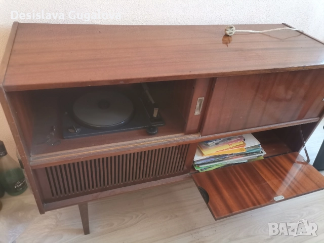 Музикален шкаф Лира 68 +плочи, снимка 3 - Антикварни и старинни предмети - 52773440