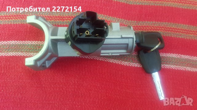 Контактен патрон с 2 ключа с конзола и клейморед, снимка 2 - Части - 44384587