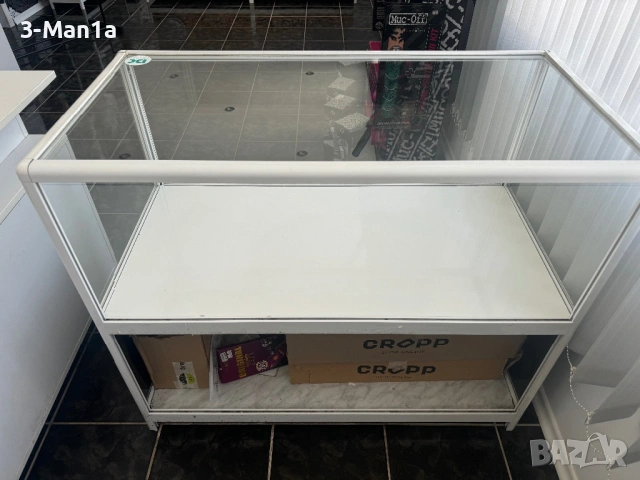 Стъклени витрини 2 броя за магазин / сервиз и други, снимка 2 - Секции и витрини - 53071023