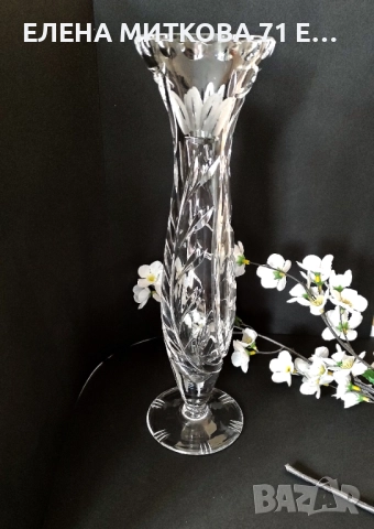 Висока кристална ваза с дълбока ръчна гравюра