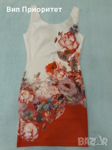 Луксозна рокля- бяла във високата част и червена в долната част с принт от рози диагонална граница, снимка 1 - Рокли - 37259269