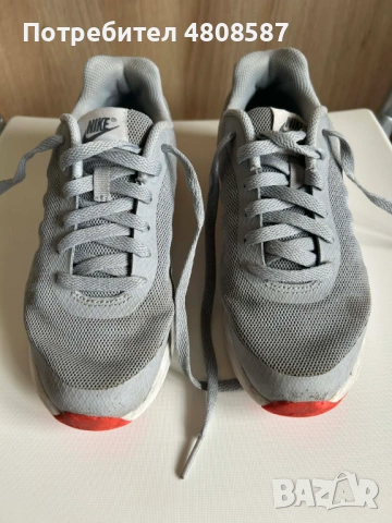 Дамски сиви маратонки Nike 35.5 номер, снимка 5 - Маратонки - 54320378