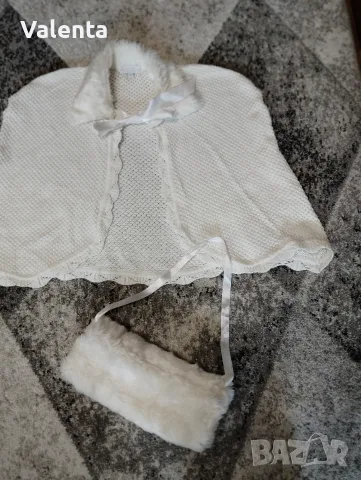 Бяло пончо наметало на марката Pom Pom, снимка 4 - Детски пуловери и жилетки - 55881996