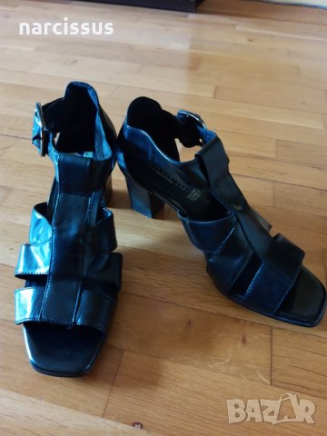 Нови кожени сандали
