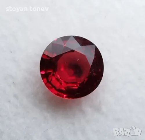 Наситено червен рубин с кръгла форма и тегло 0.82кт! VS чистота! Сертификат!, снимка 13 - Колиета, медальони, синджири - 47273522