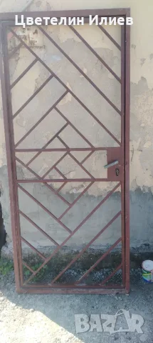 Желязна врата с каса