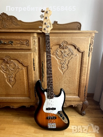 Бас китара Squire, снимка 1