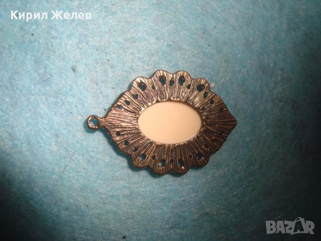 СТАР ОРНАМЕНТИРАН БРОНЗОВ БЕЛ ЕПОК СТИЛ ФЛОРАЛЕН МЕДАЛЬОН АРТ ПЕНДАНТ с ЕМАЙЛ-ЛАК УКРАСА 56781, снимка 7 - Антикварни и старинни предмети - 35596769