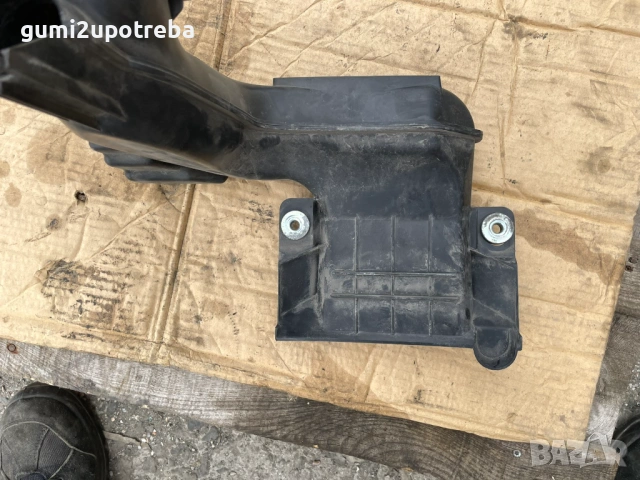 Тръба Въздуховод Филтър pe0113201 Mazda3 2014 2.0бен 121kW, снимка 2 - Части - 53978753