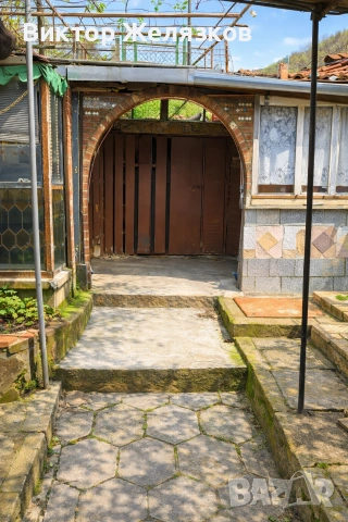 Къща с малък двор, снимка 4 - Къщи - 53882117