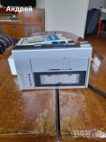 Стар портативен касетофон Sanyo M 1010, снимка 2 - Антикварни и старинни предмети - 52171206