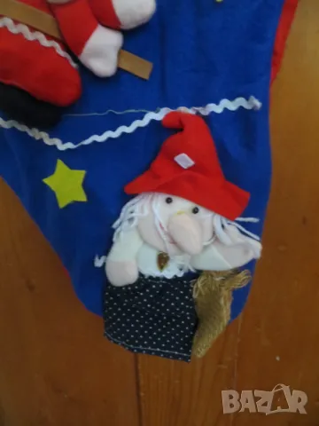 Голям чорап за окачване на стена с три Баби Яги за късмет, снимка 2 - Други - 50239614