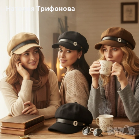 Елегантна дамска шапка тип фуражка с декоративна лента и метално лого