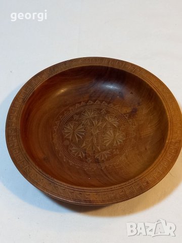 Немска дърворезбована чиния 
