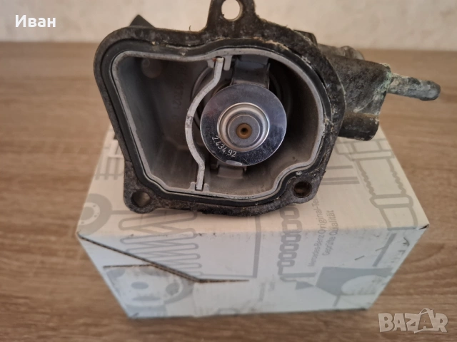 Термостат за Mercedes C220 CDI w203 - OM646 DE22 LA, снимка 2 - Части - 53172374