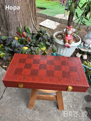Шах+табла в кожена кутия с дървени фигури