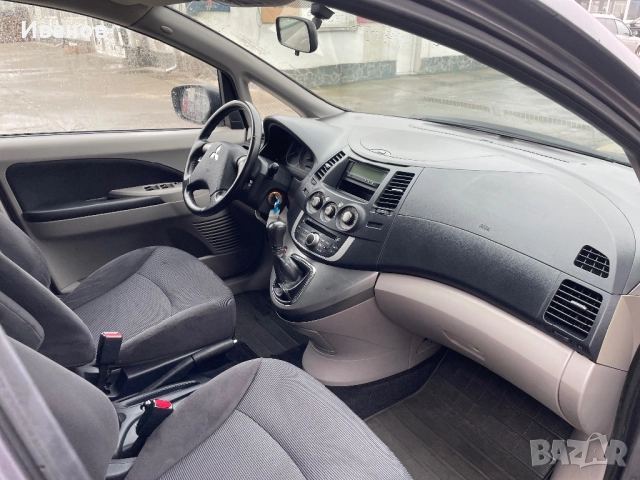 Мицубиши Грандис 2.4 Бензин, снимка 7 - Автомобили и джипове - 52532497