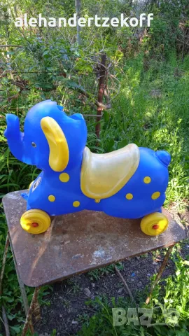 Количка за бутане и яздене слонче