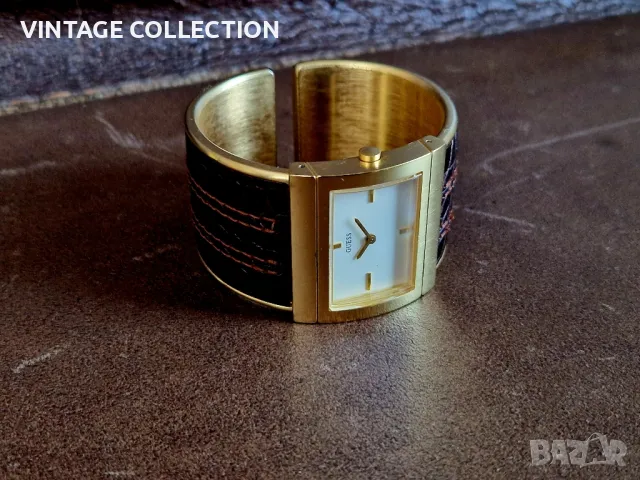 GUESS Дамски Часовник Гривна Оригинален в Отлично Състояние, снимка 2 - Дамски - 48746000