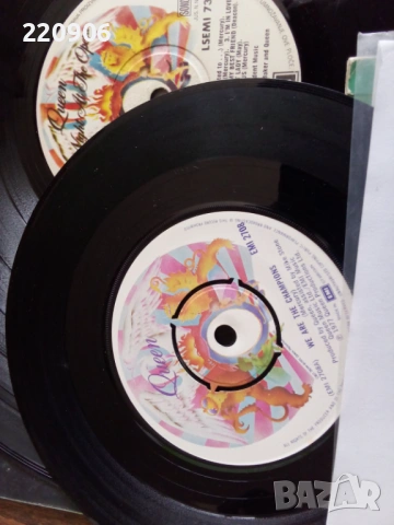 Плочи Queen – We Are The Champions/We Will Rock You + bonus 12", снимка 2 - Грамофонни плочи - 54075983