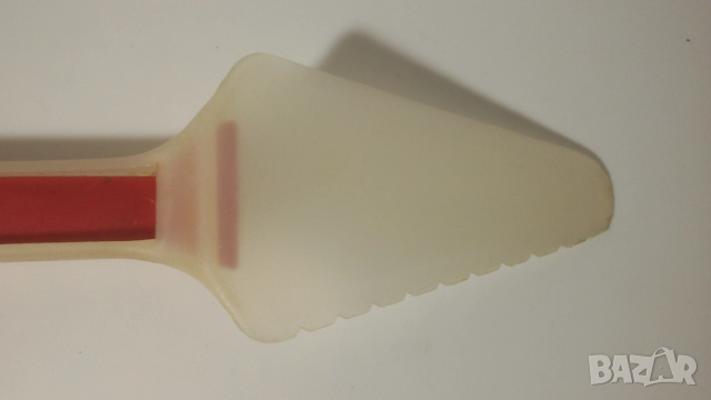 Ретро пластмасова шпатула за торти и подобни неща, с механизъм за избутване, снимка 5 - Антикварни и старинни предмети - 51708936