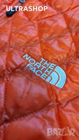 Дамски елек The North Face M size Thermoball, снимка 2 - Елеци - 53156680