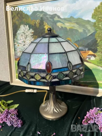 Винтидж лампа стил Tiffany в перфектно състояние.